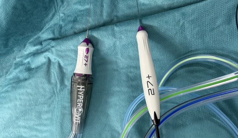 Two 27-gauge vitrectomy instruments on a surgical drape.