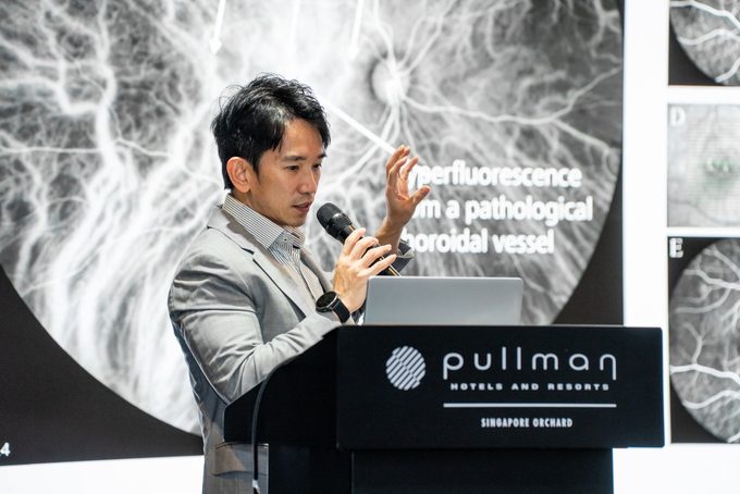 Dr. Wong Chee Wai presenting indocyanine green angiography images at ZEISS Retina in Focus, Pullman Singapore Orchard